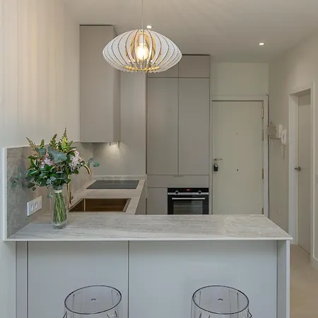Spacious & Comfy In Golden Mile Marbella