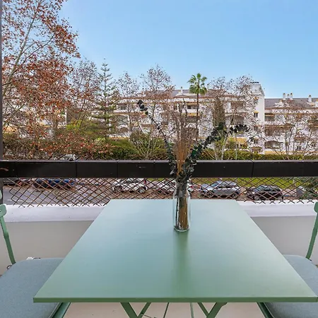 Spacious & Comfy In Golden Mile Apartment