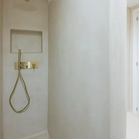 Spacious & Comfy In Golden Mile Apartment