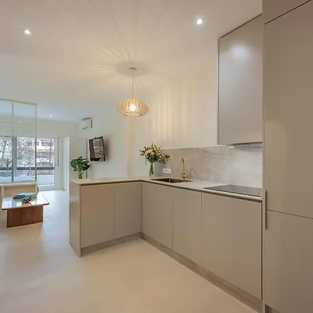 Apartment Spacious & Comfy In Golden Mile *
