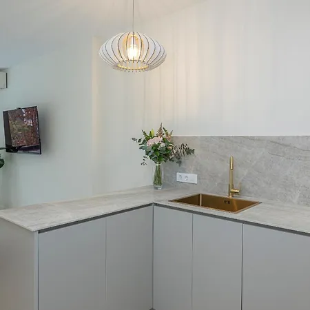 Spacious & Comfy In Golden Mile Apartment Marbella