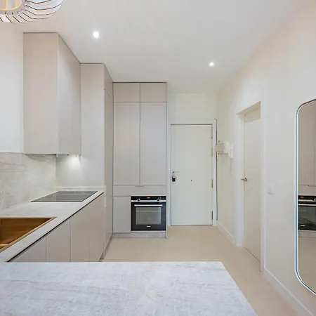 Apartment Spacious & Comfy In Golden Mile Marbella