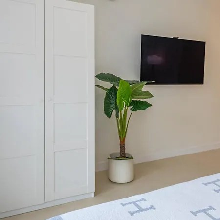 Spacious & Comfy In Golden Mile Marbella