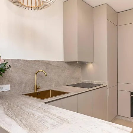 Spacious & Comfy In Golden Mile Apartament