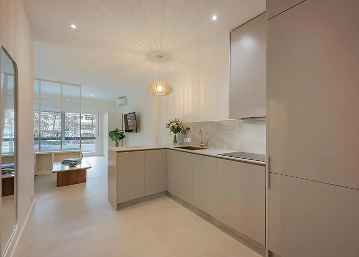 Spacious & Comfy In Golden Mile Marbella