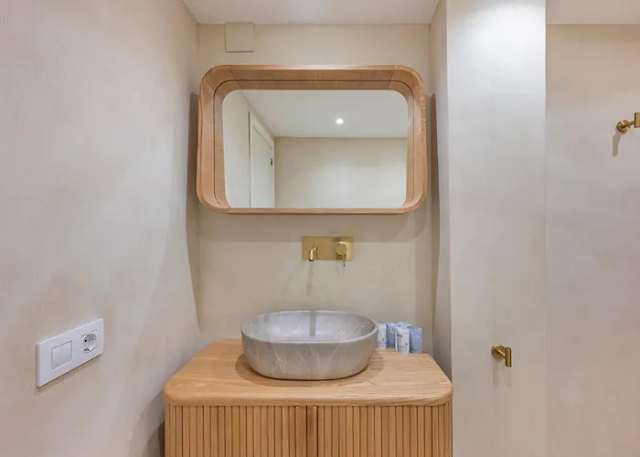 Spacious & Comfy In Golden Mile