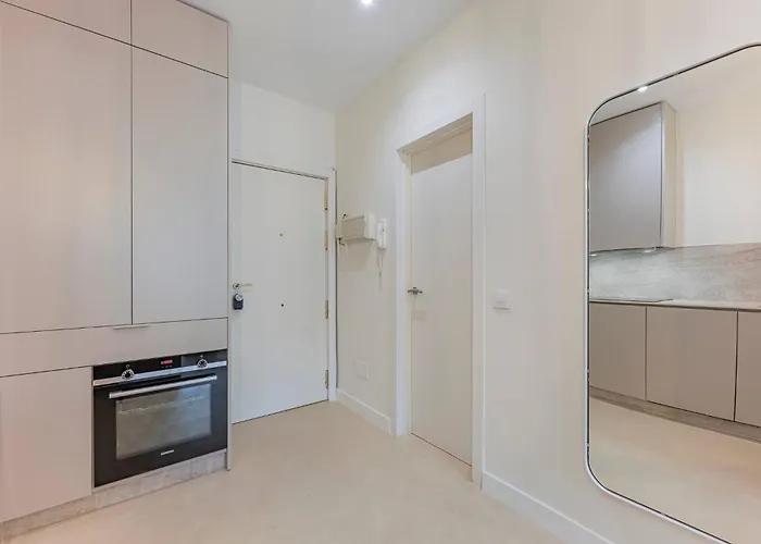 Spacious & Comfy In Golden Mile Apartment *