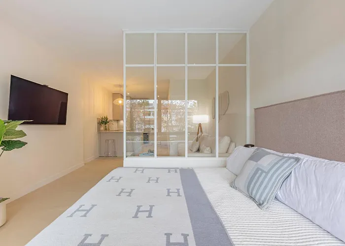 Spacious & Comfy In Golden Mile Apartment *