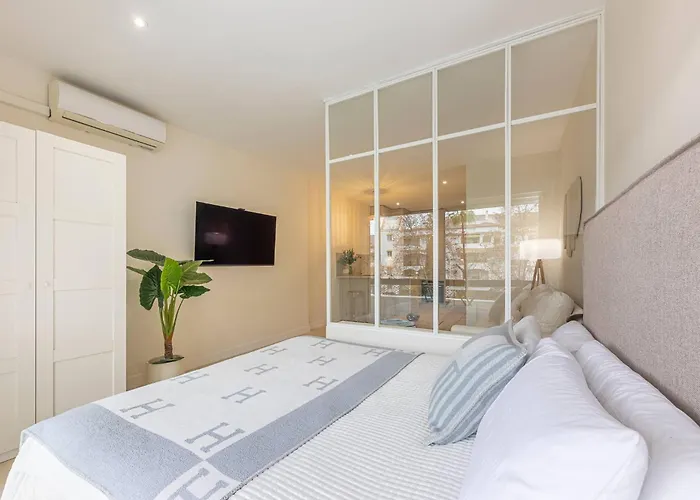 Spacious & Comfy In Golden Mile