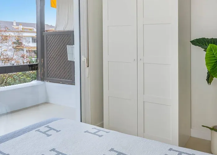 Spacious & Comfy In Golden Mile Apartment