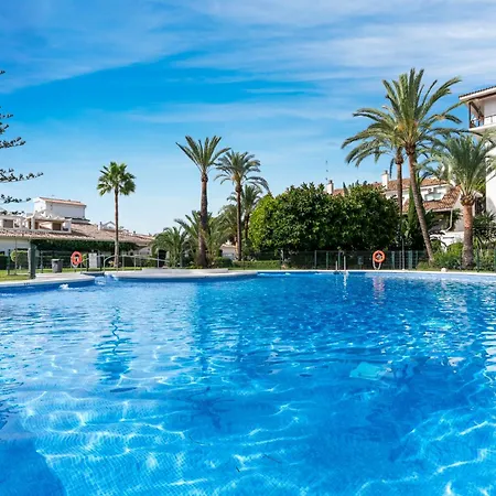 Spacious & Comfy In Golden Mile Апартаменты